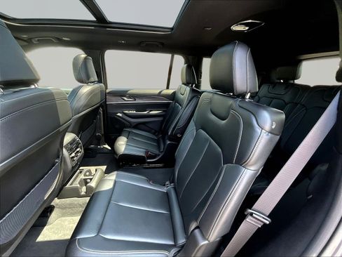 Used 2024 Jeep Grand Cherokee L Limited AWD/4WD image 22