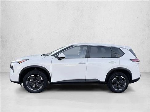 Used 2024 Nissan Rogue SV image 4