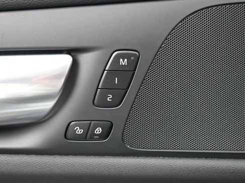 Used 2025 Volvo S60 B5 Plus image 25