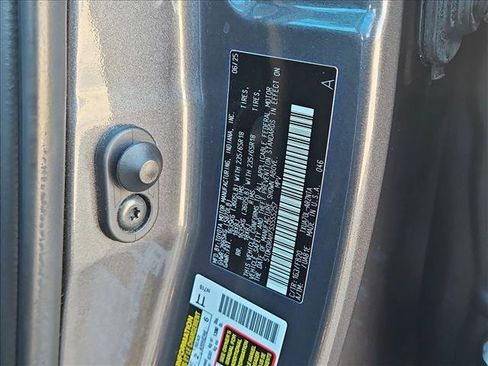 Used 2025 Toyota Highlander LE FWD image 25