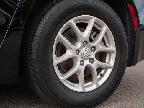 Used 2025 Chrysler Pacifica Select FWD image 32