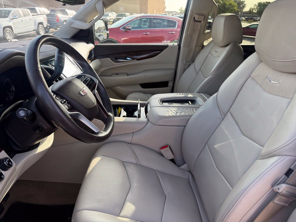 Used 2017 Cadillac Escalade ESV Luxury AWD/4WD image 31