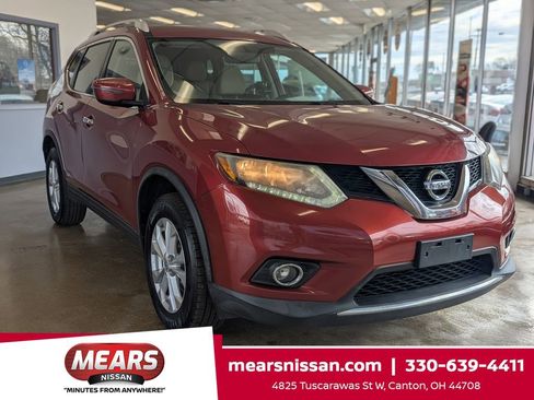Used 2016 Nissan Rogue SV image 1