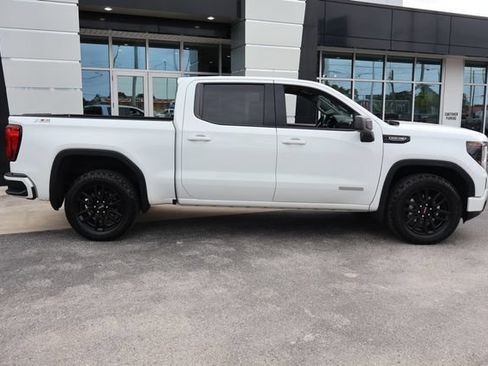 Used 2023 GMC Sierra 1500 Elevation w/ X31 Off-Road Package AWD/4WD image 10