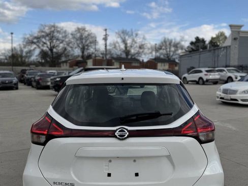 Used 2021 Nissan Kicks S image 5
