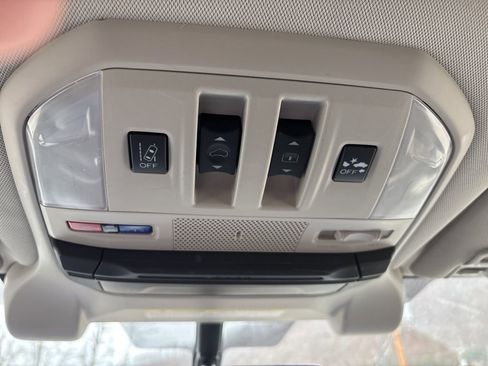 Used 2022 Subaru Ascent Limited w/ Technology Package image 15