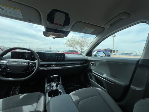 Used 2025 Kia K4 LXS FWD image 35