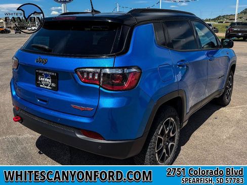 Used 2025 Jeep Compass Trailhawk AWD/4WD image 10