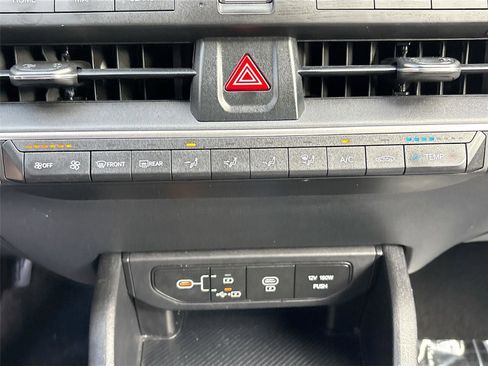 Used 2025 Kia K4 LXS image 16