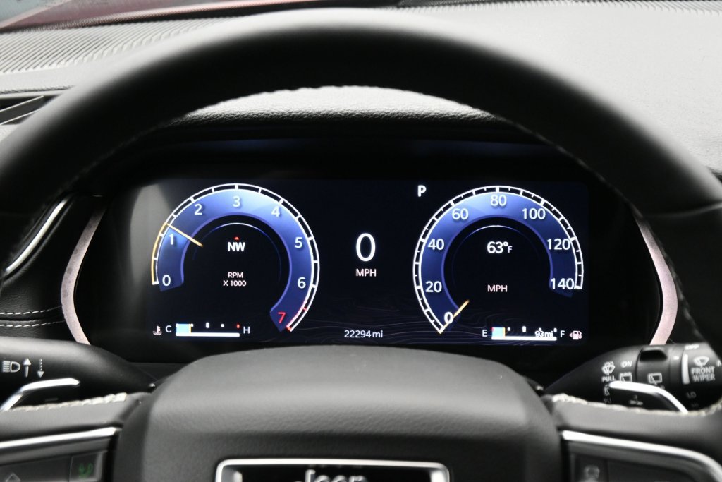 Used 2025 Jeep Grand Cherokee Laredo w/ Luxury Tech Group I AWD/4WD image 17