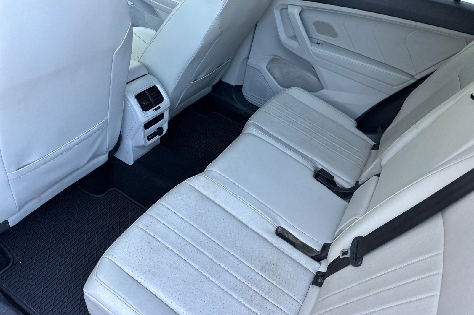Used 2023 Volkswagen Tiguan SE AWD/4WD image 13