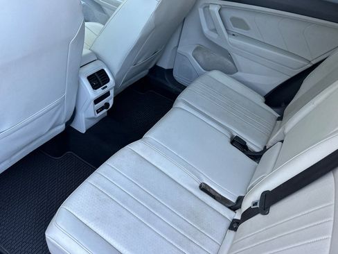 Used 2023 Volkswagen Tiguan SE AWD/4WD image 13