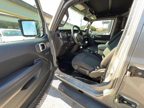 Used 2018 Jeep Wrangler Unlimited Sport S image 25