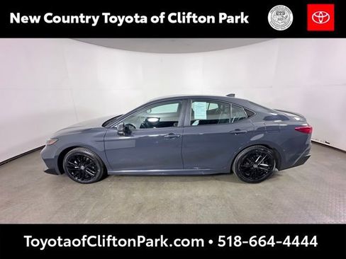 Used 2025 Toyota Camry SE w/ Convenience Package image 6