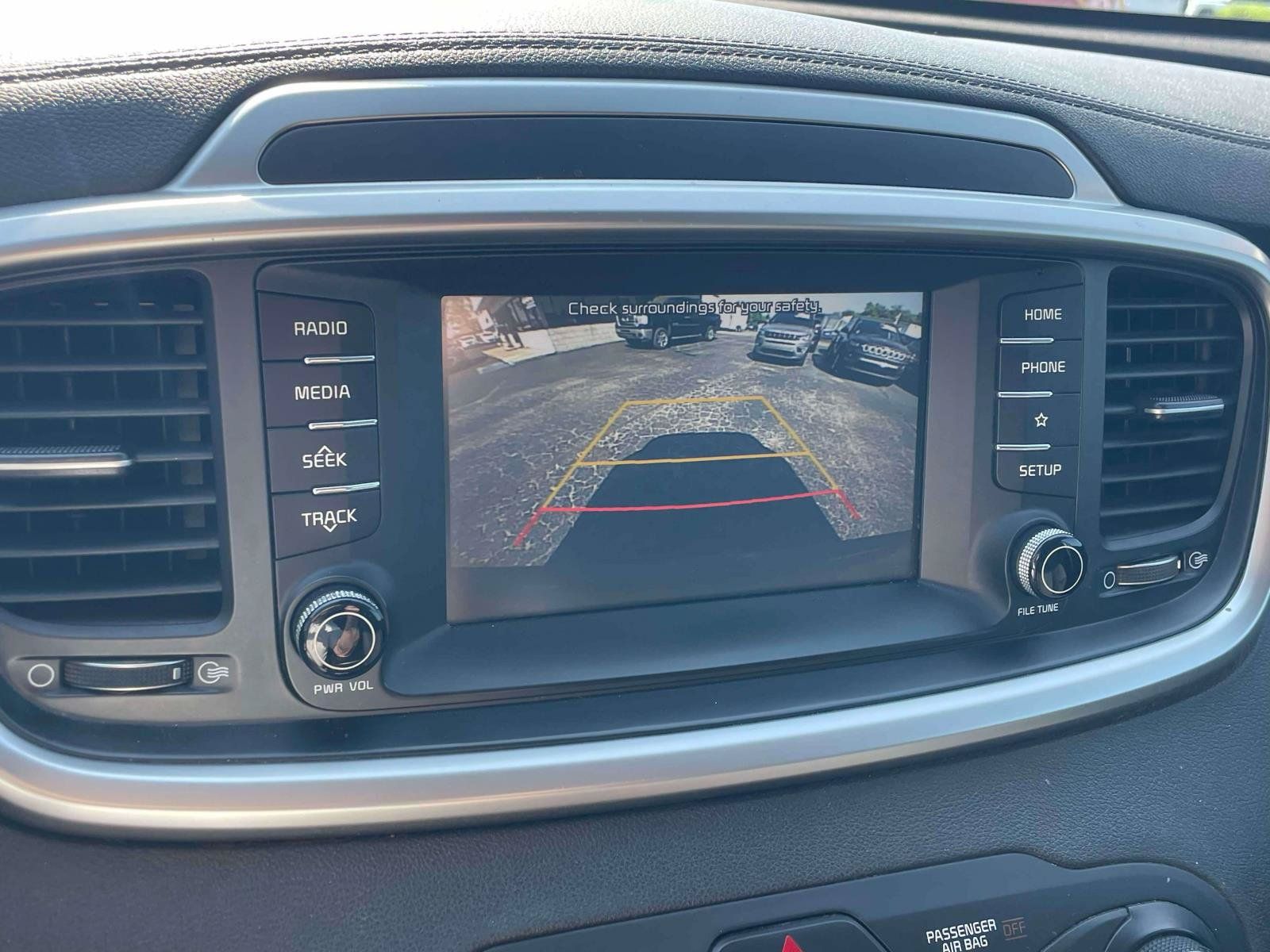 Used 2020 Kia Sorento LX FWD image 13