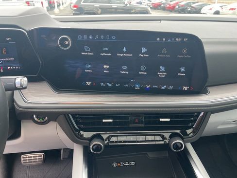 New 2025 Chevrolet Suburban Premier image 31