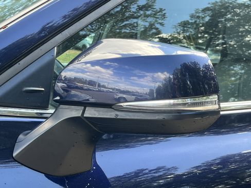 Used 2022 Toyota Highlander XLE image 34