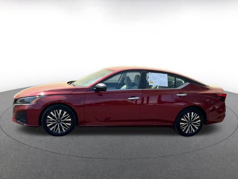 Used 2025 Nissan Altima 2.5 SV image 8