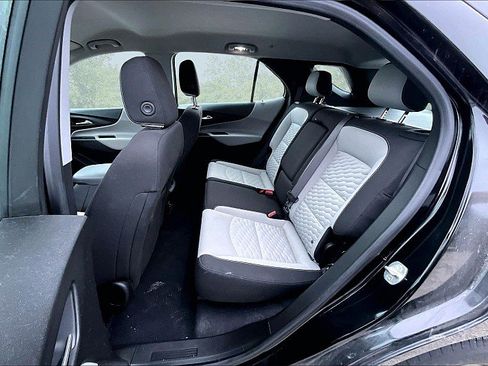 Used 2021 Chevrolet Equinox LS image 21