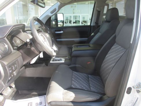 Used 2018 Toyota Tundra SR5 w/ SR5 Upgrade Package image 4