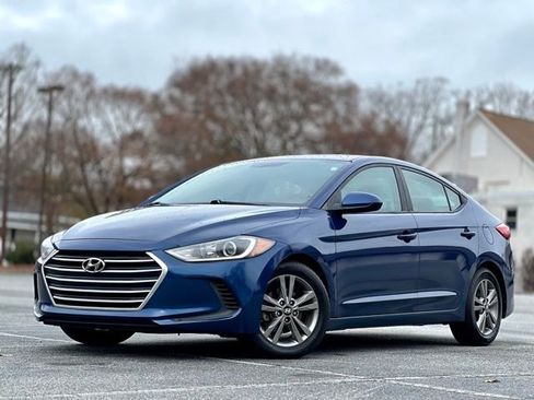 Used 2017 Hyundai Elantra SE image 1