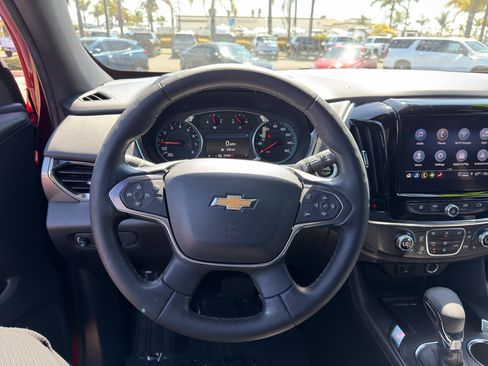 Used 2023 Chevrolet Traverse LT FWD image 12