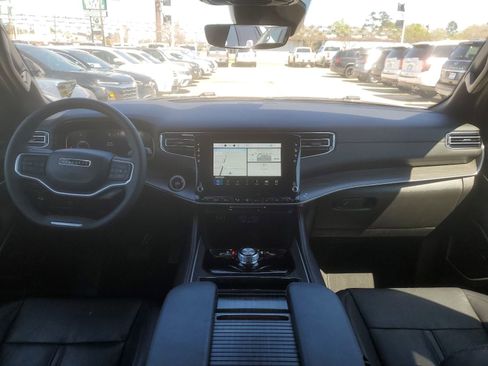 Used 2024 Jeep Wagoneer L Series II w/ Flexible Seating Group image 9