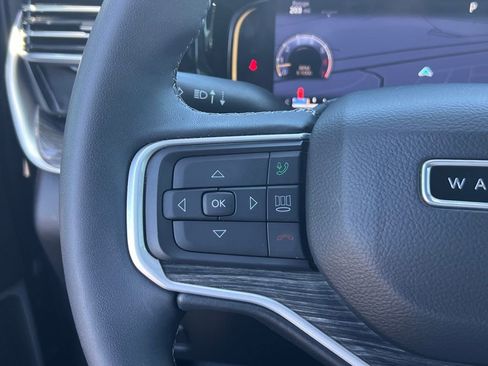 Used 2022 Jeep Wagoneer Series III w/ Flexible Seating Group image 32