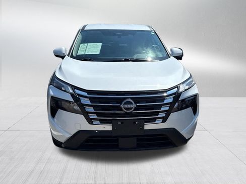 Used 2025 Nissan Rogue SV AWD/4WD image 2