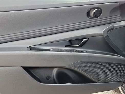 Certified 2025 Hyundai Elantra SEL FWD image 11