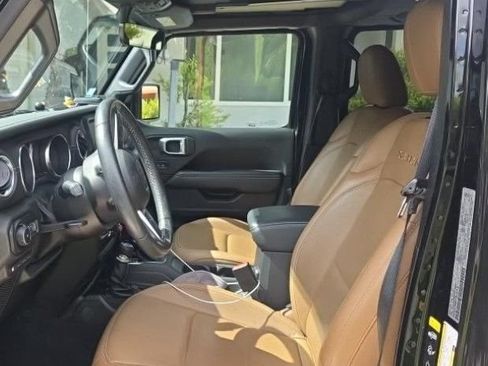 Used 2022 Jeep Wrangler Unlimited Sahara AWD/4WD image 5