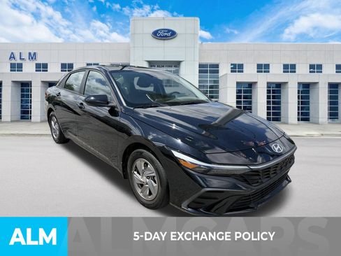 Used 2024 Hyundai Elantra SE FWD image 3