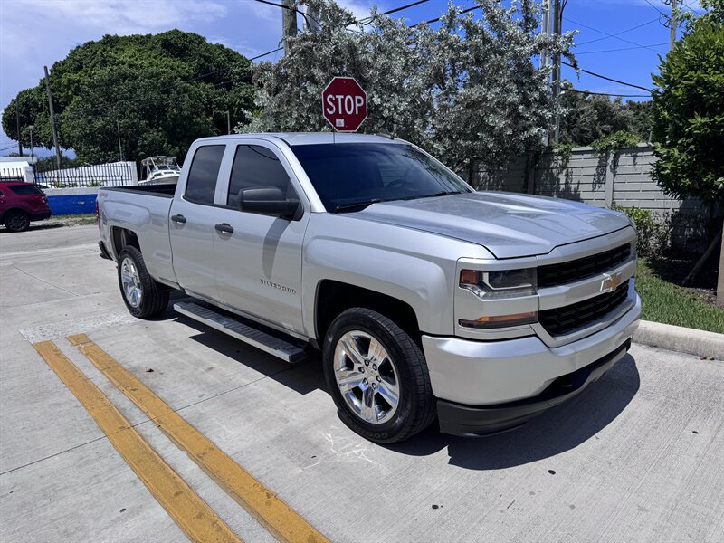 Used 2018 Chevrolet Silverado 1500 LT AWD/4WD image 3