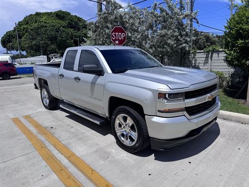 Used 2018 Chevrolet Silverado 1500 LT AWD/4WD image 3
