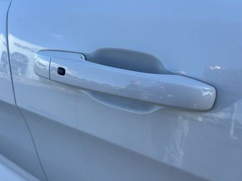 Used 2018 Jeep Grand Cherokee Laredo AWD/4WD image 9