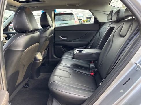 Used 2022 Hyundai Elantra Limited image 28
