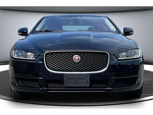 Used 2018 Jaguar XE Premium AWD/4WD image 4