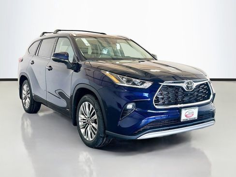 New 2026 Toyota Highlander Platinum AWD/4WD image 3