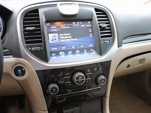 Used 2013 Chrysler 300 image 6