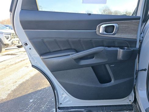 Used 2023 Kia Sorento SX Prestige image 25