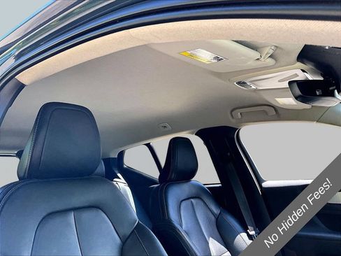 Used 2021 Volvo XC40 T4 Momentum FWD image 19