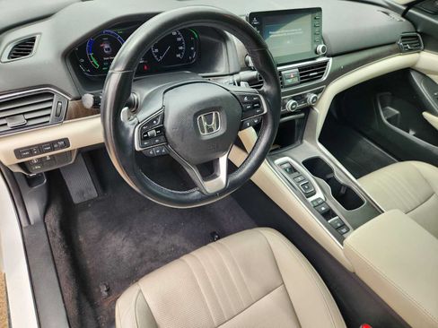 Used 2020 Honda Accord Touring image 2