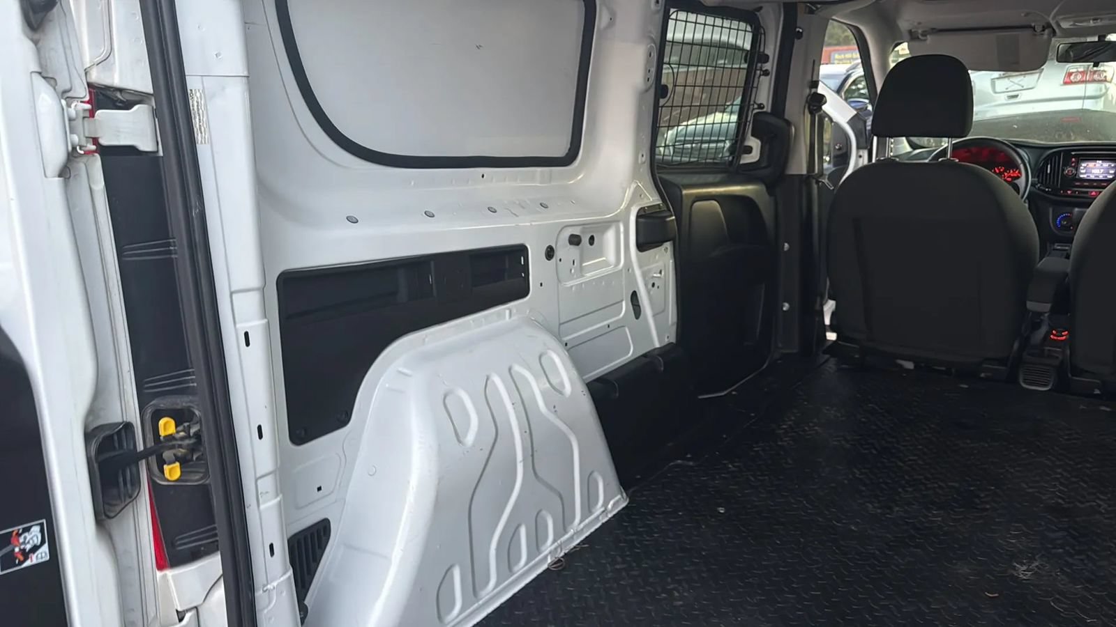 Used 2019 RAM ProMaster City Tradesman SLT FWD image 16