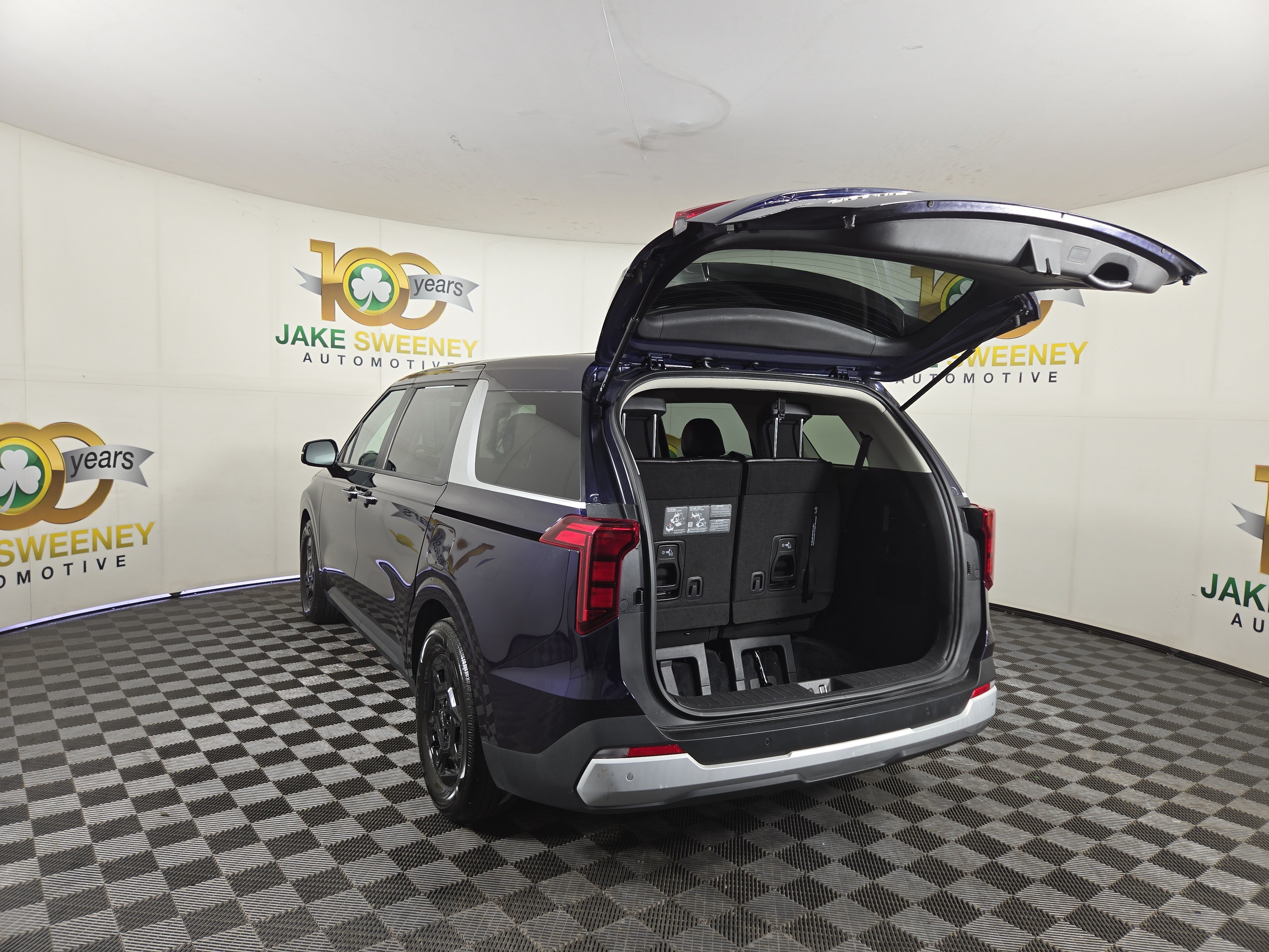 Used 2025 Kia Carnival FWD image 33