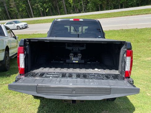 Used 2019 Ford F250 Platinum AWD/4WD image 5