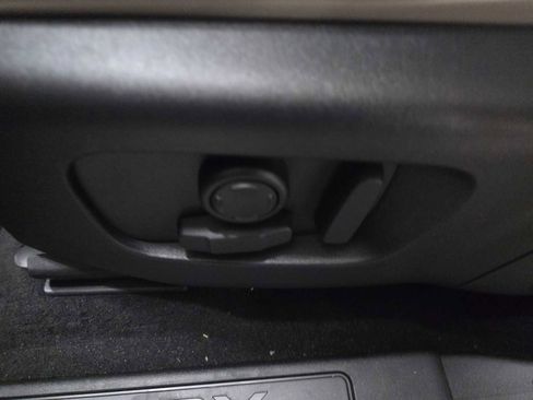 Certified 2023 Land Rover Discovery Sport SE image 21