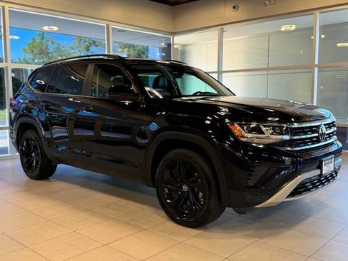 Used 2023 Volkswagen Atlas SE w/ Black Wheel Package FWD image 6