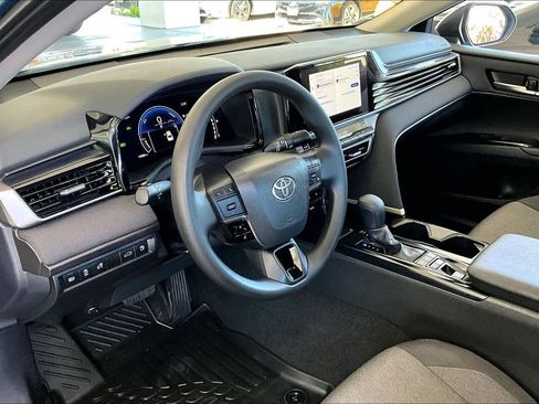 Used 2025 Toyota Camry LE FWD image 17
