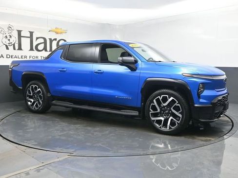 Used 2025 Chevrolet Silverado EV RST image 6