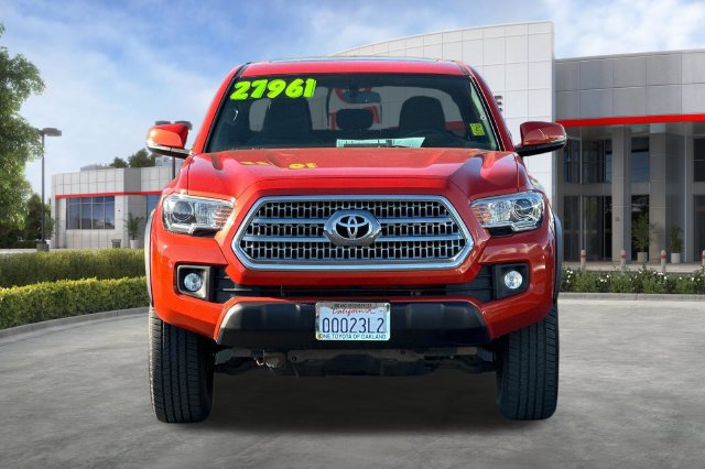 Used 2017 Toyota Tacoma TRD Off-Road AWD/4WD image 10